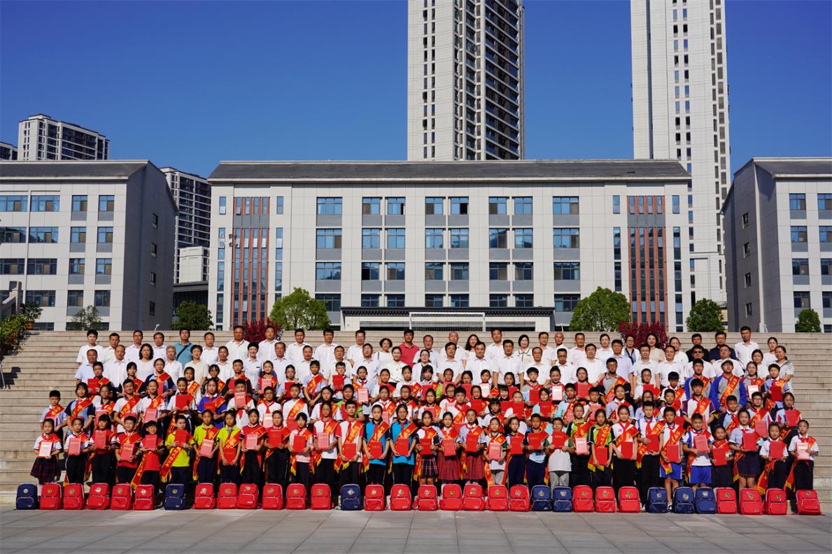 爭(zhēng)當(dāng)好少年—漢江實(shí)驗(yàn)學(xué)校學(xué)生  當(dāng)選十堰市張灣區(qū)“新時(shí)代好少年”